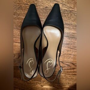 Black Heels with Pointed Toe and Slingback Design